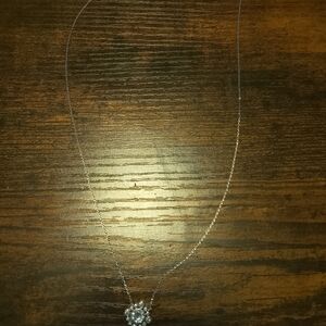 Dazzling Silver Necklace with Pearl Cluster